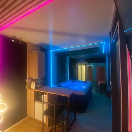 Gasthuis With Jacuzzi And Sauna *