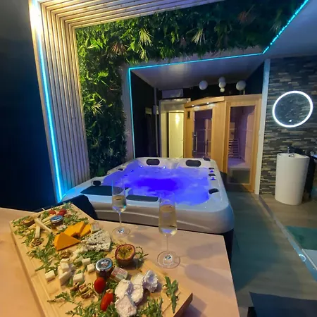 With Jacuzzi And Sauna Steenvoorde