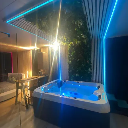 Gasthuis With Jacuzzi And Sauna *