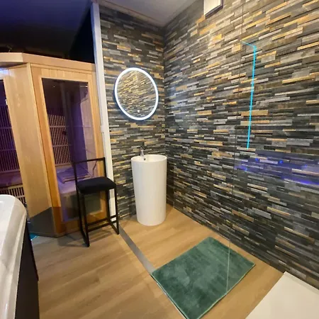 With Jacuzzi And Sauna Steenvoorde