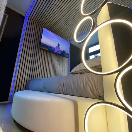 Gasthuis With Jacuzzi And Sauna *