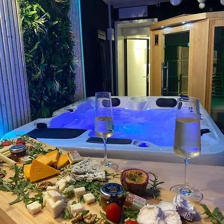 With Jacuzzi And Sauna Steenvoorde